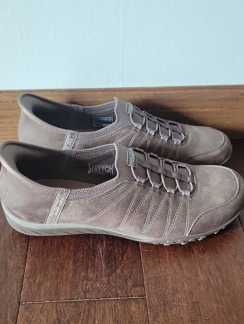 NWOT Skechers Slip-In Taupe Casual Slip-On Sneakers